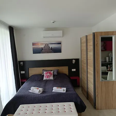 Ujhely Apartmanhaz Siofok Exterior photo
