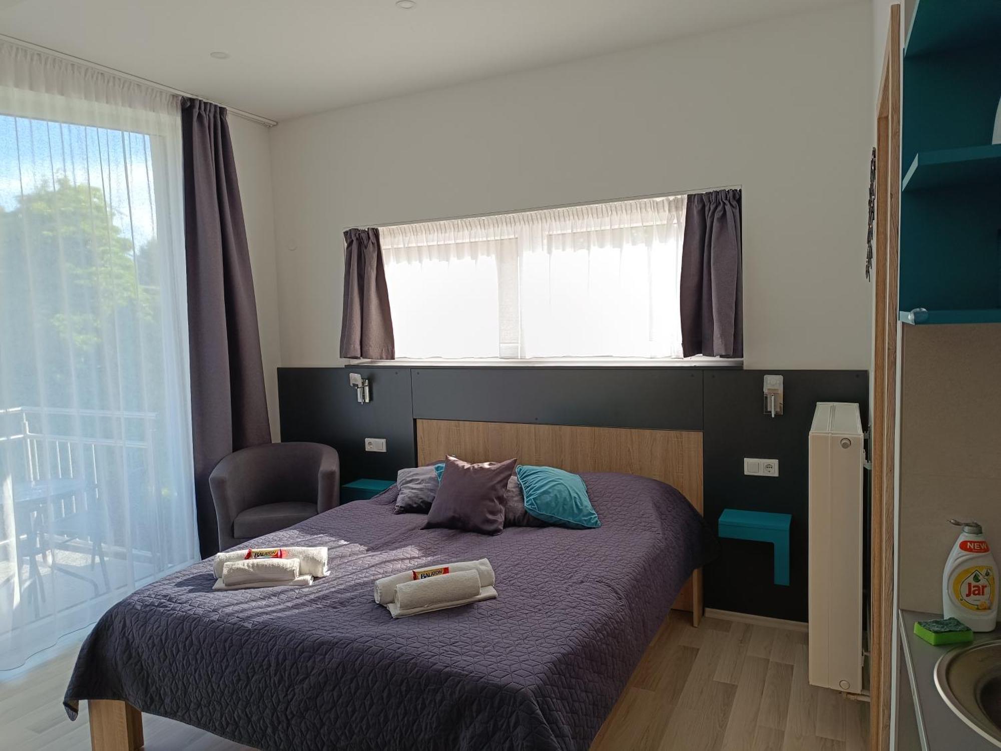 Ujhely Apartmanhaz * Siofok