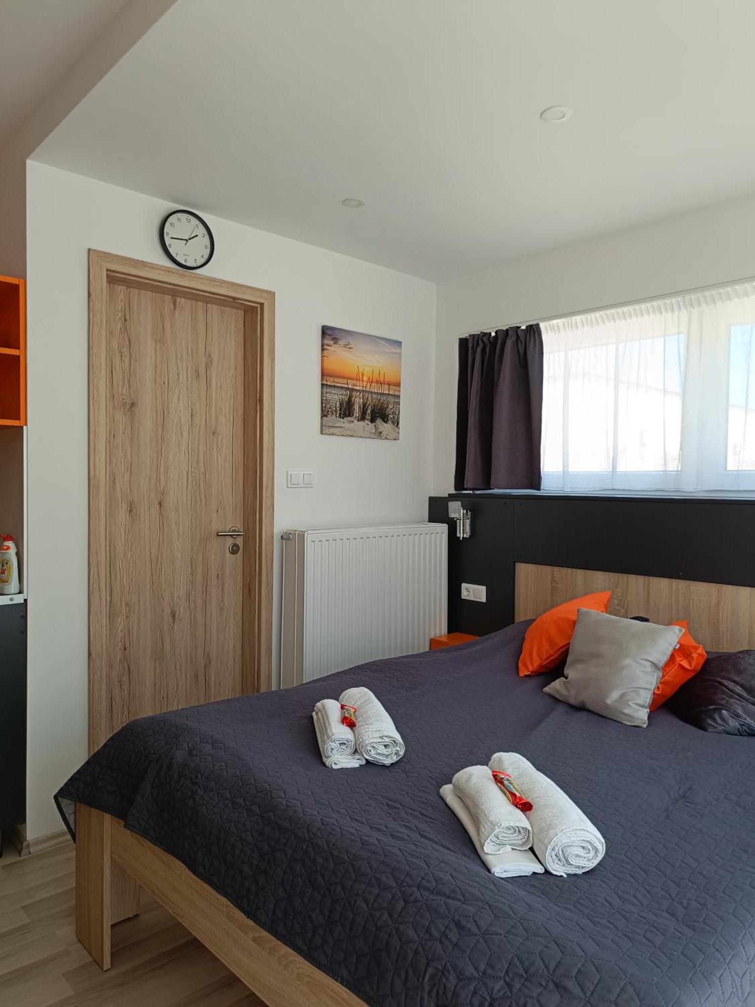 Ujhely Apartmanhaz Apartment
