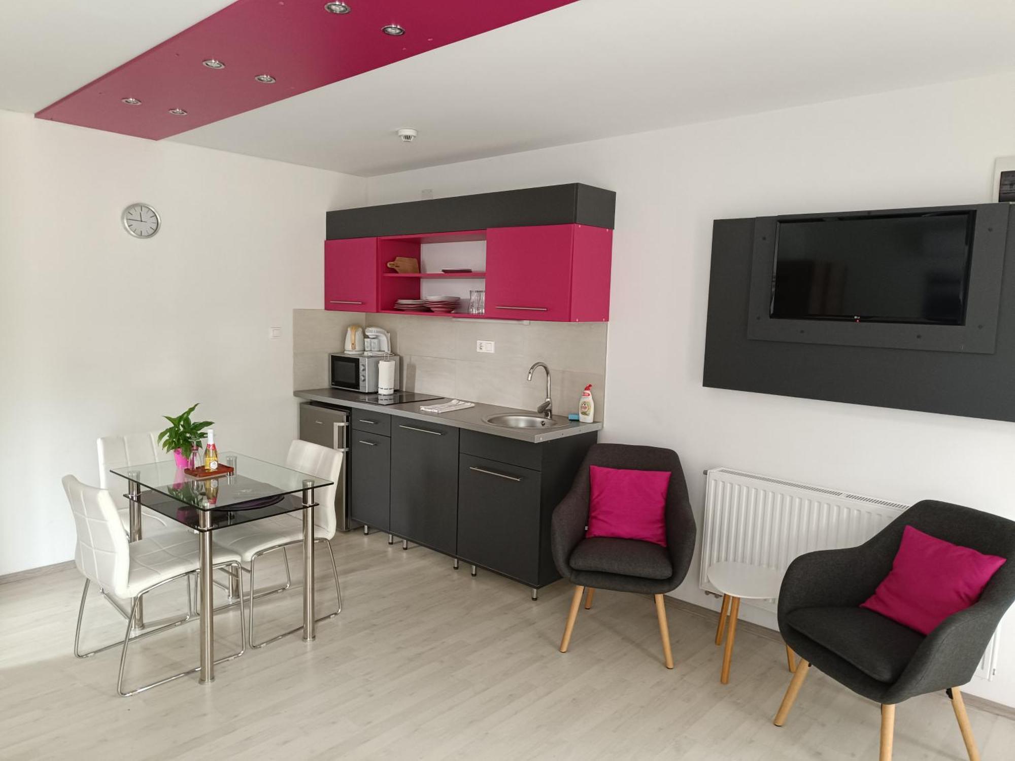 Apartment Ujhely Apartmanhaz *