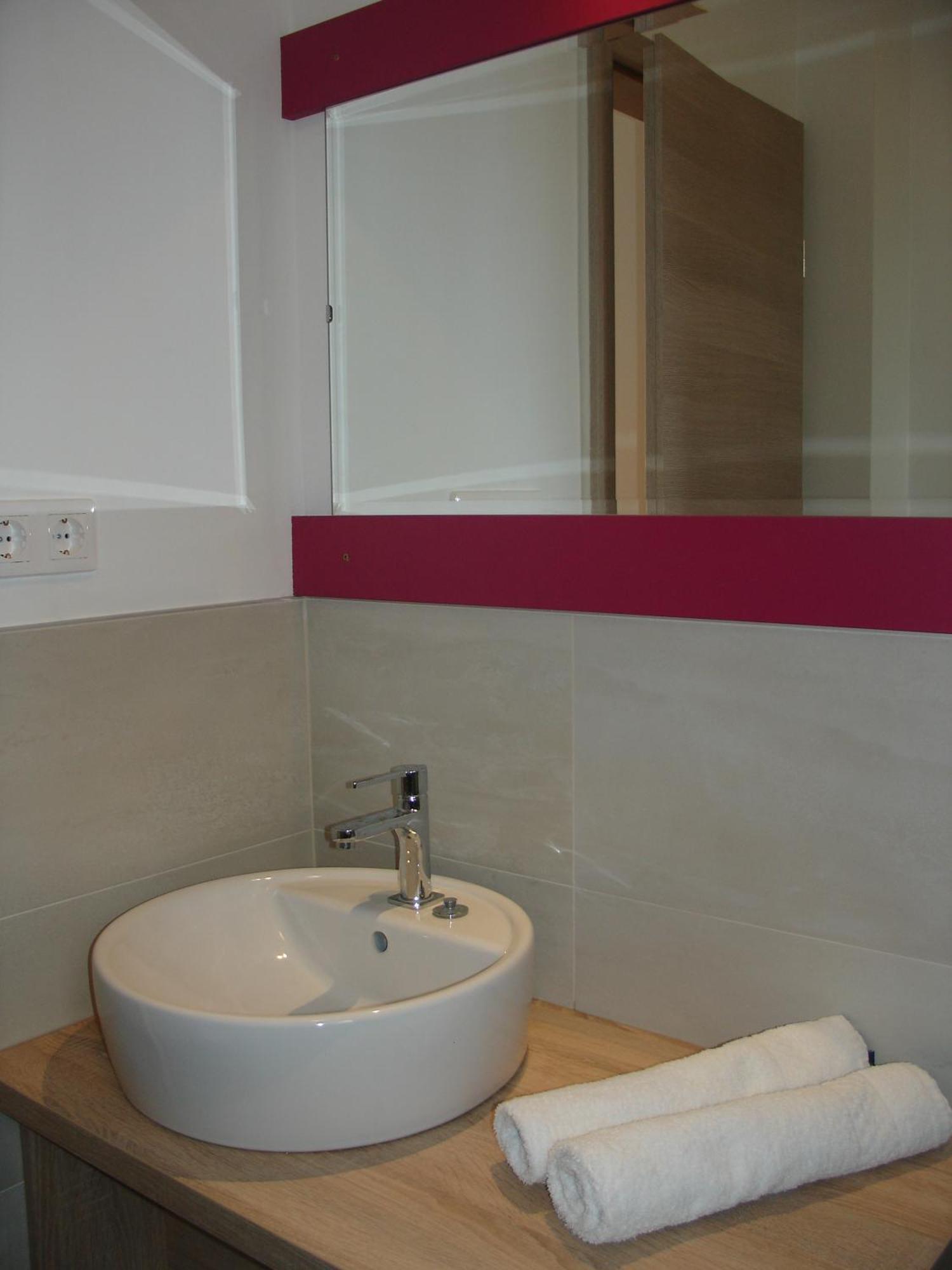 Ujhely Apartmanhaz * Siófok